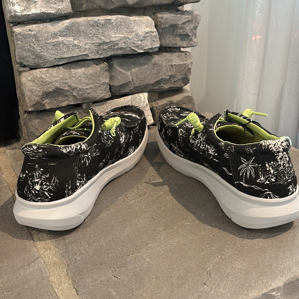 Ariat Hilo Western Aloha-Black Aloha
Tolle,Foam sole,lightweight/flexible - Picture 4 of 11